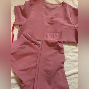 Figs scrubs set - chalk pink. Top & bottom size medium
